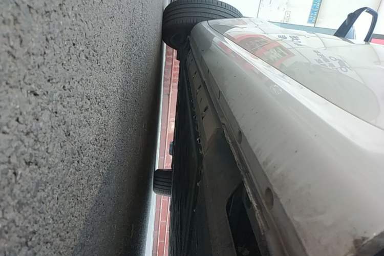 Used Hima AITO M5 2022 Extended-Range Four-Wheel Drive Performance Version Left Side Sill