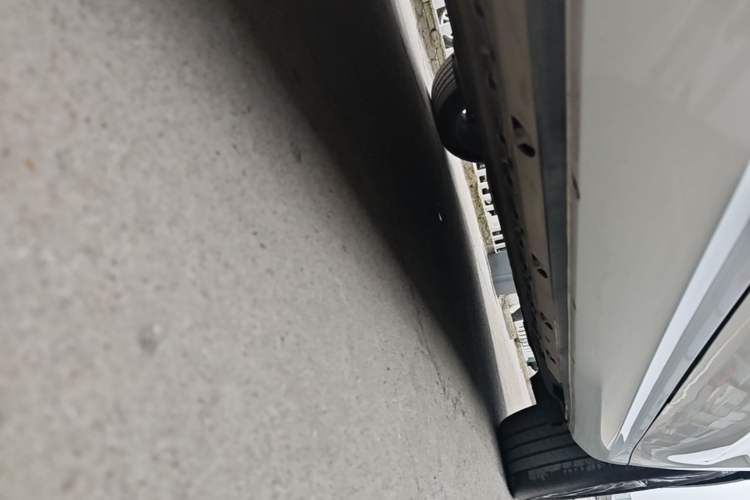 Used Hima AITO M5 2022 Extended-Range Four-Wheel Drive Performance Version Left Side Sill