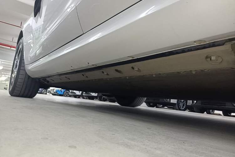 Used Hima AITO M5 2022 Pure Electric Rear-Drive Standard Edition Left Side Sill