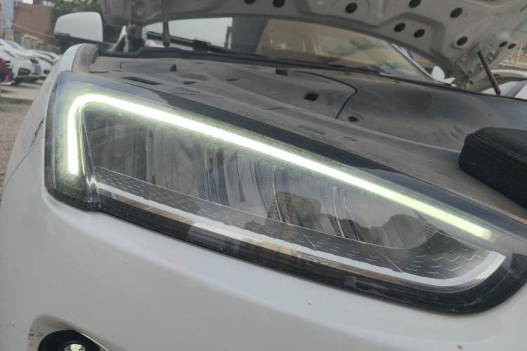 Used Hima AITO M5 2022 Extended-Range Four-Wheel Drive Ultimate Edition Right Front Headlight