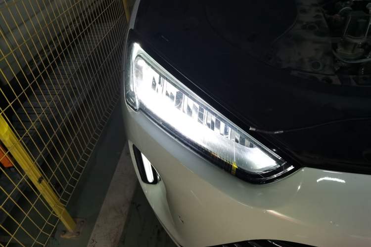 Used Hima AITO M5 2022 Extended-Range Four-Wheel Drive Ultimate Edition Right Front Headlight