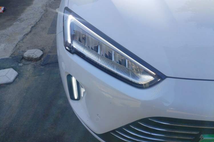 Used Hima AITO M5 2022 Extended-Range Four-Wheel Drive Performance Version Right Front Headlight