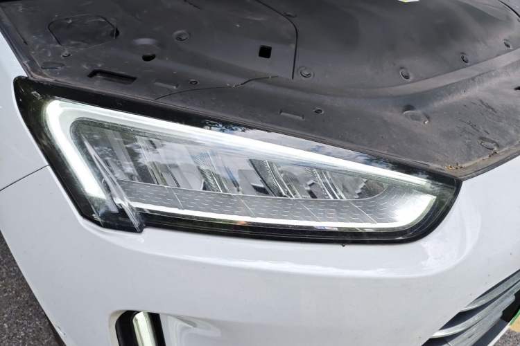 Used Hima AITO M5 2022 Extended-Range Four-Wheel Drive Performance Version Right Front Headlight