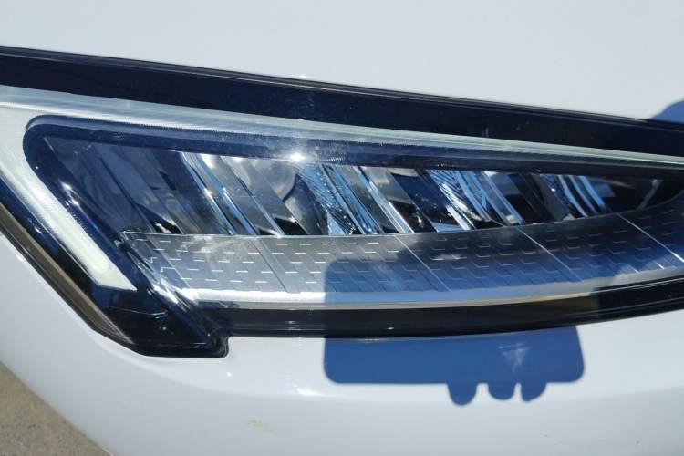 Used Hima AITO M5 2022 Extended-Range Four-Wheel Drive Ultimate Edition Right Front Headlight