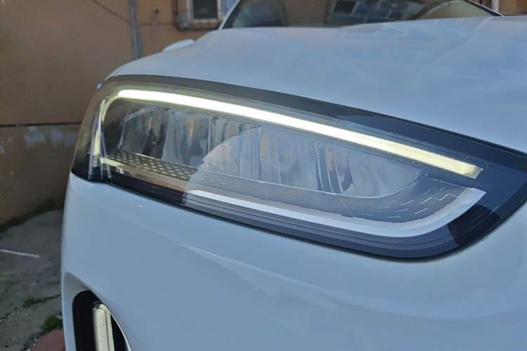 Used Hima AITO M5 2022 Extended-Range Four-Wheel Drive Ultimate Edition Right Front Headlight
