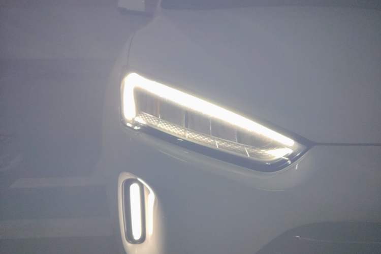 Used Hima AITO M5 2022 Range-Extended Rear-Drive Standard Version Right Front Headlight