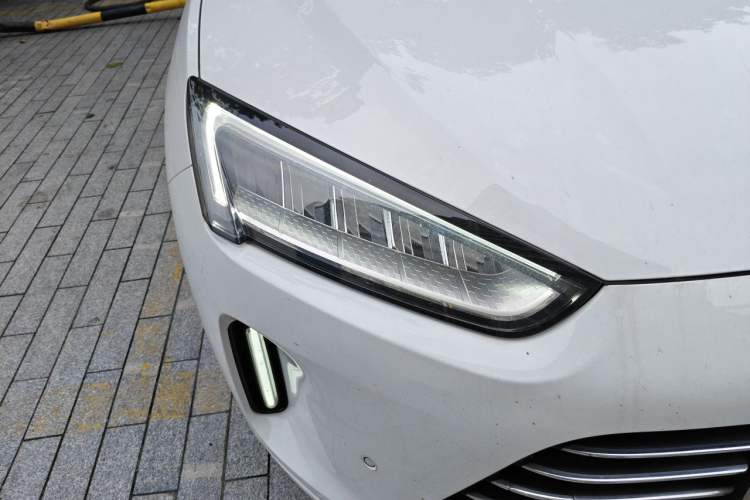 Used Hima AITO M5 2022 Extended-Range Four-Wheel Drive Performance Version Right Front Headlight