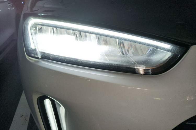 Used Hima AITO M5 2022 Extended-Range Four-Wheel Drive Ultimate Edition Right Front Headlight