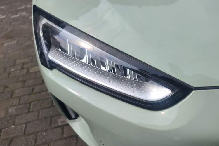 Used Hima AITO M5 2022 Extended-Range Four-Wheel Drive Performance Version Right Front Headlight