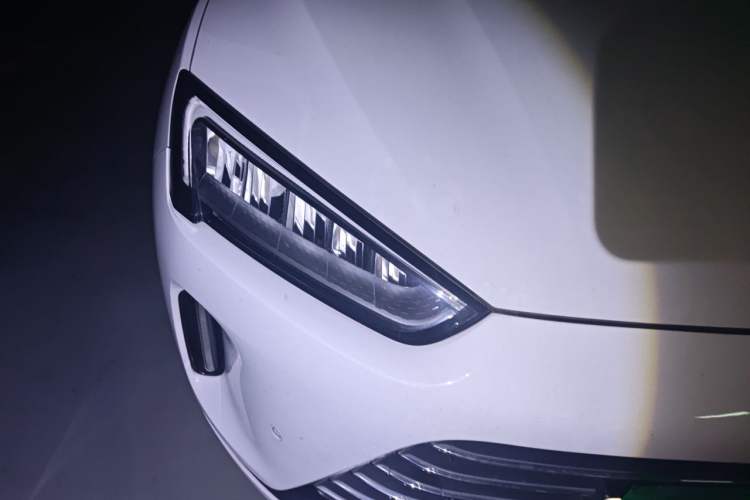 Used Hima AITO M5 2022 Extended-Range Four-Wheel Drive Performance Version Right Front Headlight