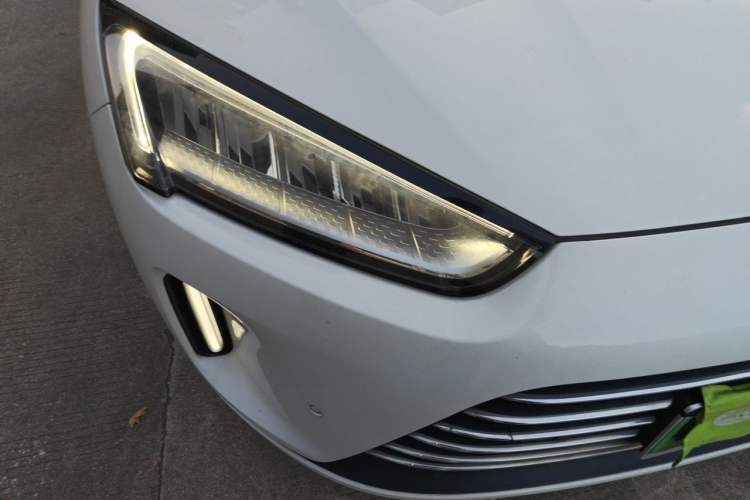 Used Hima AITO M5 2022 Extended-Range Four-Wheel Drive Performance Version Right Front Headlight