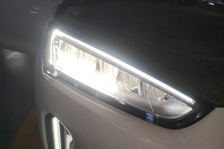Used Hima AITO M5 2022 Range-Extended Rear-Drive Standard Version Right Front Headlight