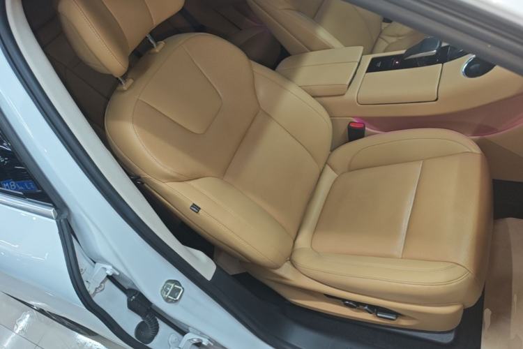 Used Hima AITO M5 2022 Extended-Range Four-Wheel Drive Performance Version Right Front Seat