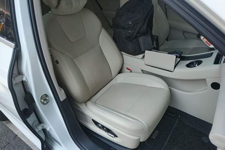 Used Hima AITO M5 2022 Extended-Range Four-Wheel Drive Performance Version Right Front Seat