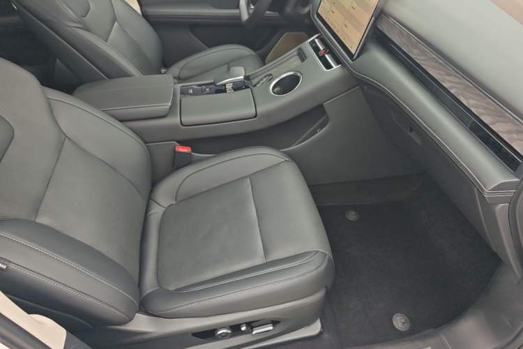 Used Hima AITO M5 2022 Extended-Range Four-Wheel Drive Performance Version Right Front Seat