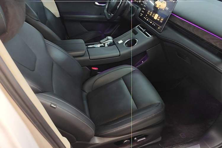 Used Hima AITO M5 2022 Extended-Range Four-Wheel Drive Performance Version Right Front Seat