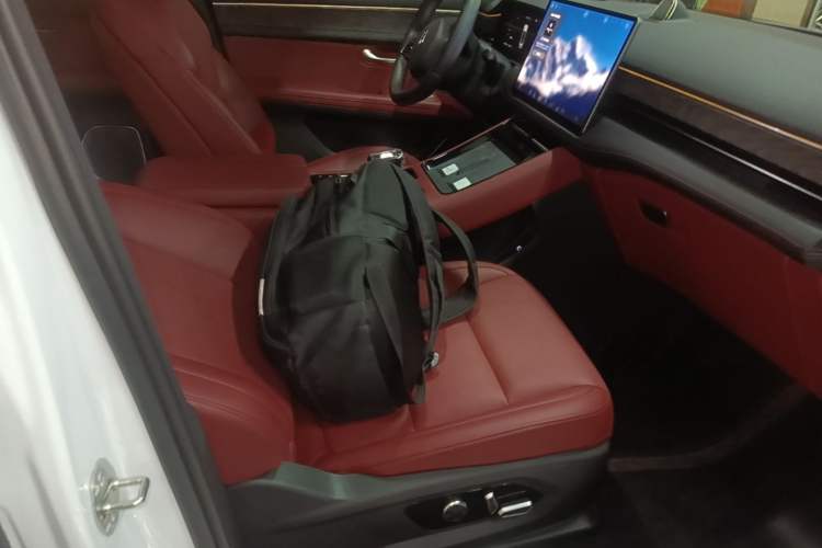 Used Hima AITO M5 2022 Pure Electric All-Wheel-Drive Performance Edition Right Front Seat