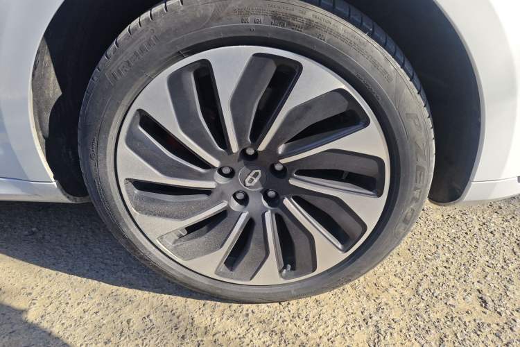 Used Hima AITO M5 2022 Extended-Range Four-Wheel Drive Ultimate Edition Right Front Wheel Hub