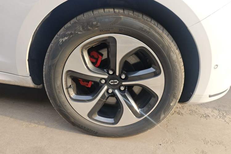 Used Hima AITO M5 2022 Range-Extended Rear-Drive Standard Version Right Front Wheel Hub