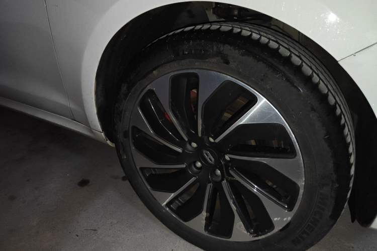 Used Hima AITO M5 2022 Extended-Range Four-Wheel Drive Flagship Edition Right Front Wheel Hub