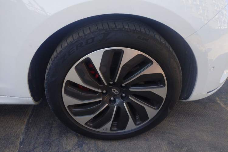 Used Hima AITO M5 2022 Extended-Range Four-Wheel Drive Performance Version Right Front Wheel Hub