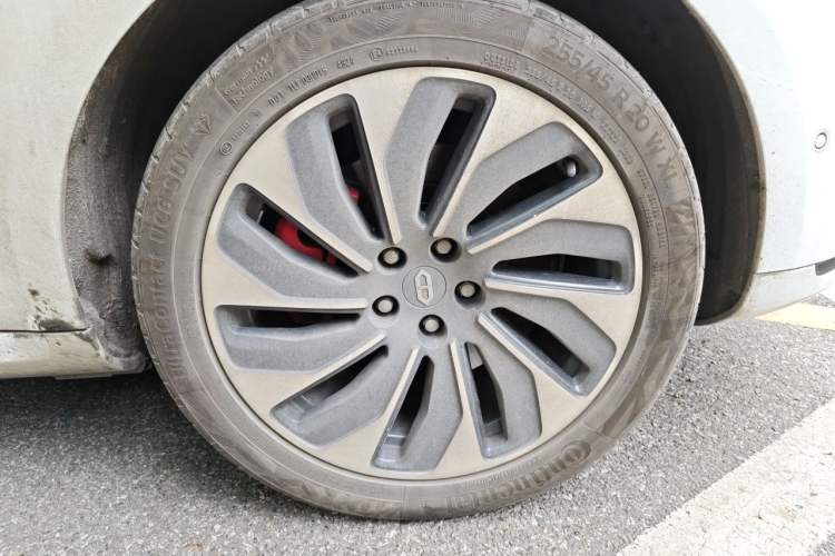 Used Hima AITO M5 2022 Extended-Range Four-Wheel Drive Performance Version Right Front Wheel Hub