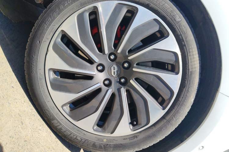 Used Hima AITO M5 2022 Extended-Range Four-Wheel Drive Ultimate Edition Right Front Wheel Hub