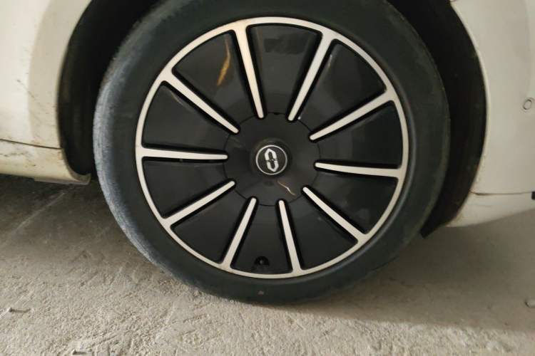 Used Hima AITO M5 2022 Pure Electric All-Wheel-Drive Performance Edition Right Front Wheel Hub