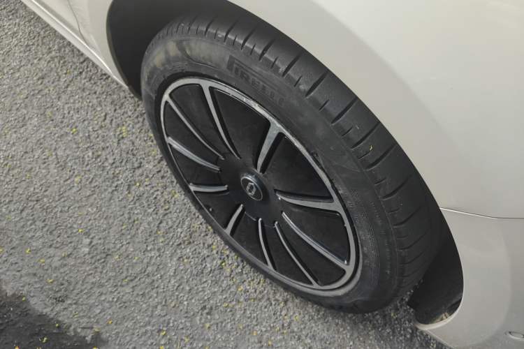 Used Hima AITO M5 2022 Pure Electric All-Wheel-Drive Performance Edition Right Front Wheel Hub