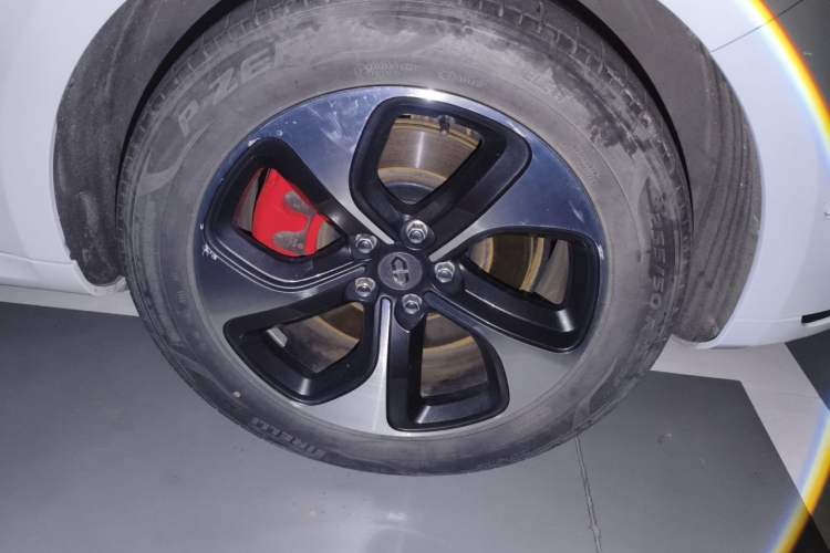 Used Hima AITO M5 2022 Range-Extended Rear-Drive Standard Version Right Front Wheel Hub