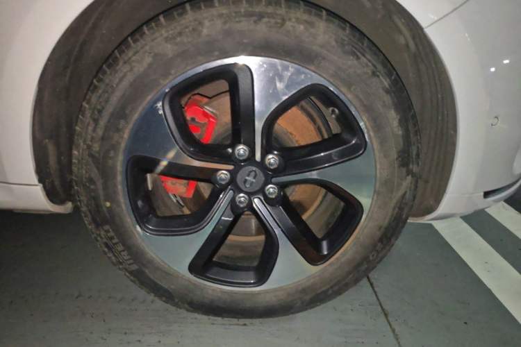 Used Hima AITO M5 2022 Range-Extended Rear-Drive Standard Version Right Front Wheel Hub