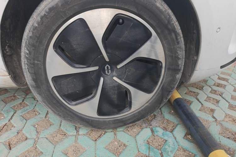 Used Hima AITO M5 2022 Pure Electric Rear-Drive Standard Edition Right Front Wheel Hub