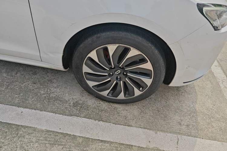 Used Hima AITO M5 2022 Extended-Range Four-Wheel Drive Ultimate Edition Right Front Wheel Hub