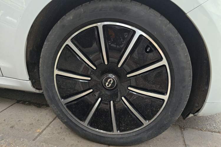 Used Hima AITO M5 2022 Pure Electric Rear-Drive Standard Edition Right Front Wheel Hub