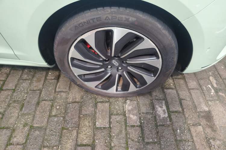 Used Hima AITO M5 2022 Extended-Range Four-Wheel Drive Performance Version Right Front Wheel Hub