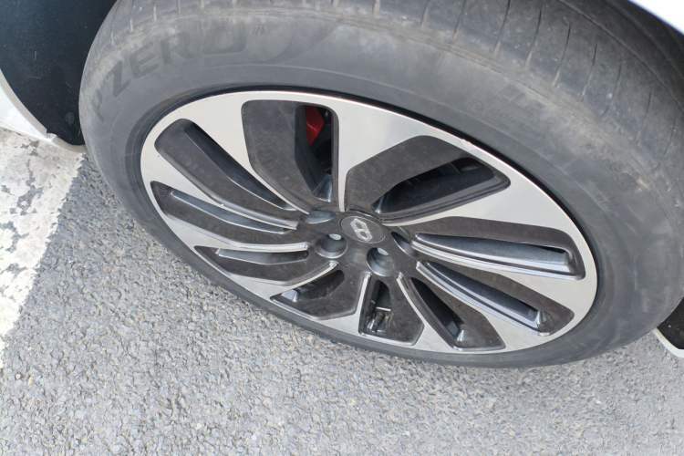Used Hima AITO M5 2022 Extended-Range Four-Wheel Drive Ultimate Edition Right Front Wheel Hub