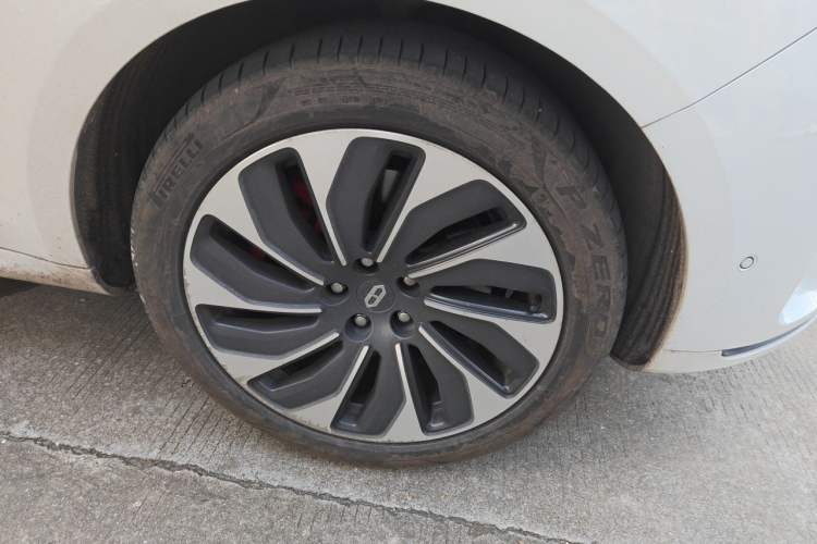 Used Hima AITO M5 2022 Extended-Range Four-Wheel Drive Performance Version Right Front Wheel Hub