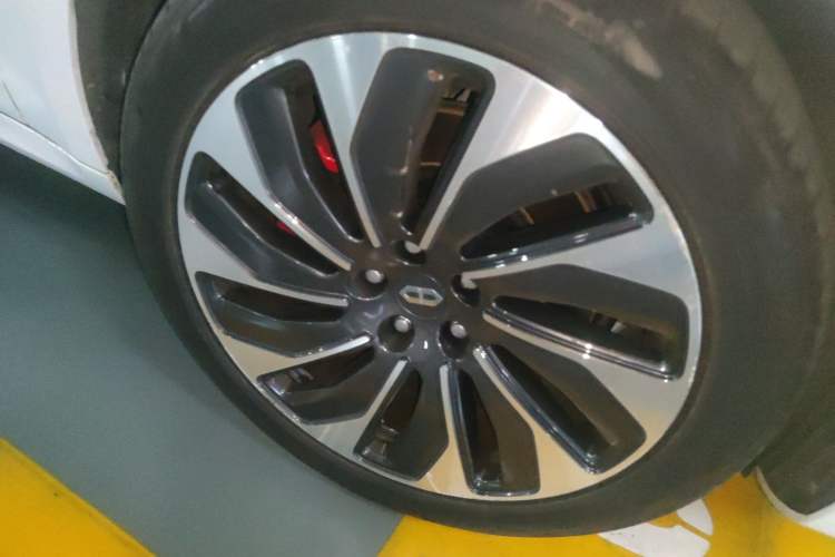 Used Hima AITO M5 2022 Range-Extended Rear-Drive Standard Version Right Front Wheel Hub