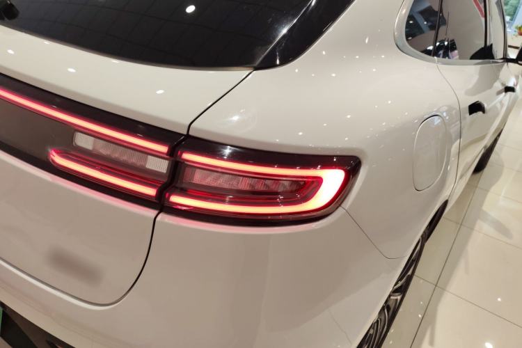 Used Hima AITO M5 2022 Extended-Range Four-Wheel Drive Performance Version Right Rear Taillight