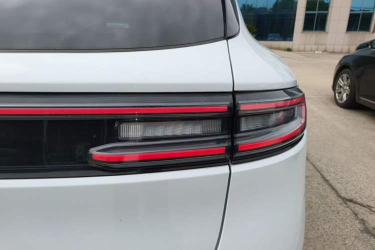 Used Hima AITO M5 2022 Extended-Range Four-Wheel Drive Ultimate Edition Right Rear Taillight