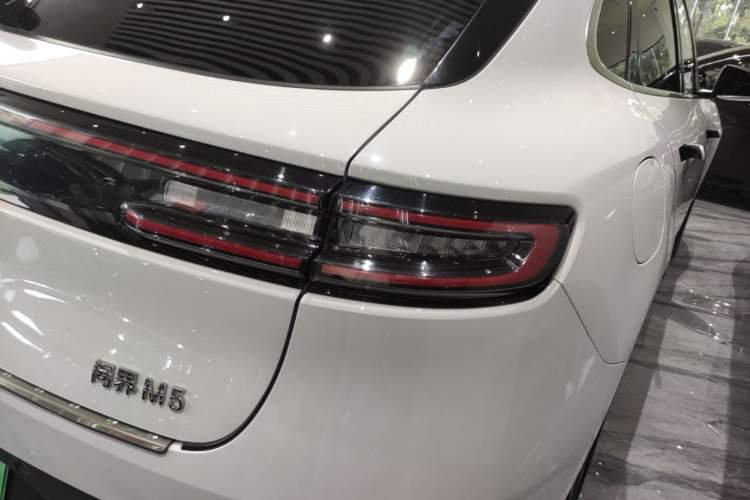 Used Hima AITO M5 2022 Extended-Range Four-Wheel Drive Ultimate Edition Right Rear Taillight