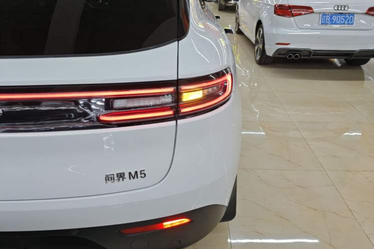 Used Hima AITO M5 2022 Extended-Range Four-Wheel Drive Flagship Edition Right Rear Taillight