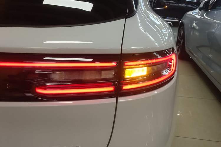 Used Hima AITO M5 2022 Range-Extended Rear-Drive Standard Version Right Rear Taillight