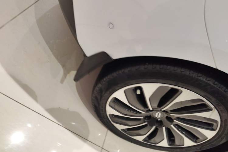 Used Hima AITO M5 2022 Extended-Range Four-Wheel Drive Performance Version Right Rear Wheel Hub