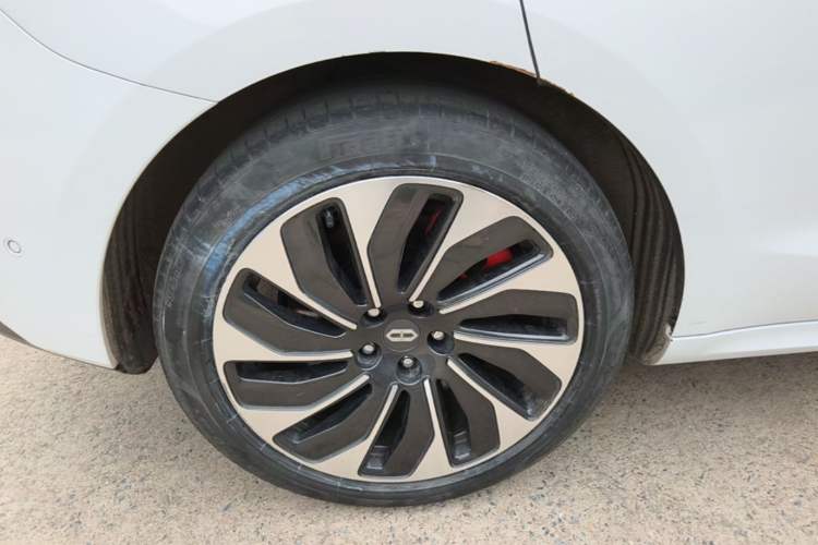 Used Hima AITO M5 2022 Extended-Range Four-Wheel Drive Ultimate Edition Right Rear Wheel Hub