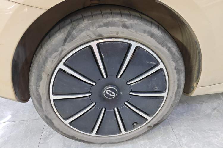 Used Hima AITO M5 2022 Pure Electric All-Wheel-Drive Performance Edition Right Rear Wheel Hub