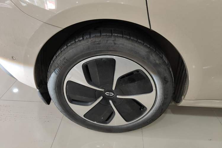 Used Hima AITO M5 2022 Pure Electric Rear-Drive Standard Edition Right Rear Wheel Hub