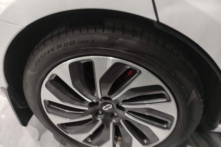 Used Hima AITO M5 2022 Extended-Range Four-Wheel Drive Ultimate Edition Right Rear Wheel Hub