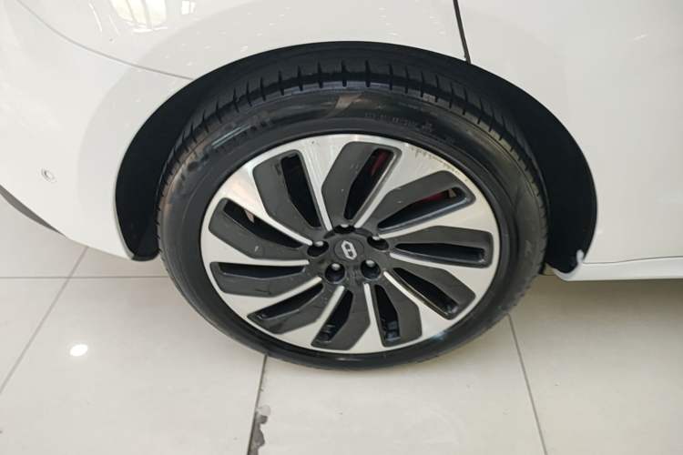 Used Hima AITO M5 2022 Extended-Range Four-Wheel Drive Performance Version Right Rear Wheel Hub