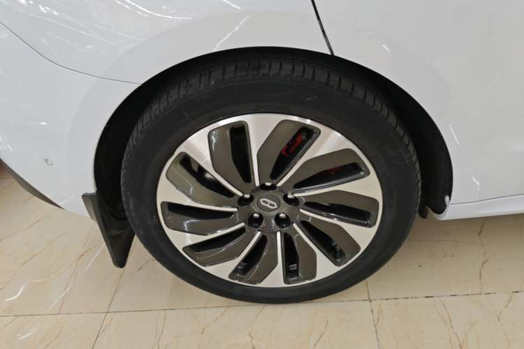 Used Hima AITO M5 2022 Extended-Range Four-Wheel Drive Flagship Edition Right Rear Wheel Hub